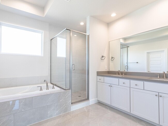 Building Photo - 2718 Grand Fountains Dr