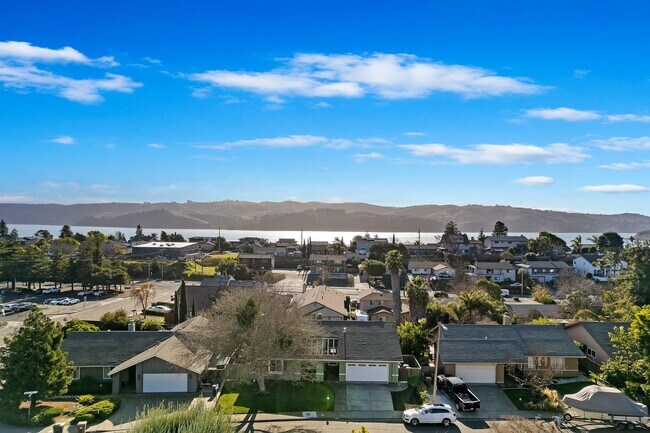 Building Photo - Great single story home in Benicia With All Utilities Included
