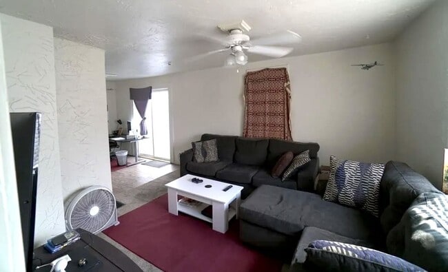 Building Photo - El Paso St (519 S)