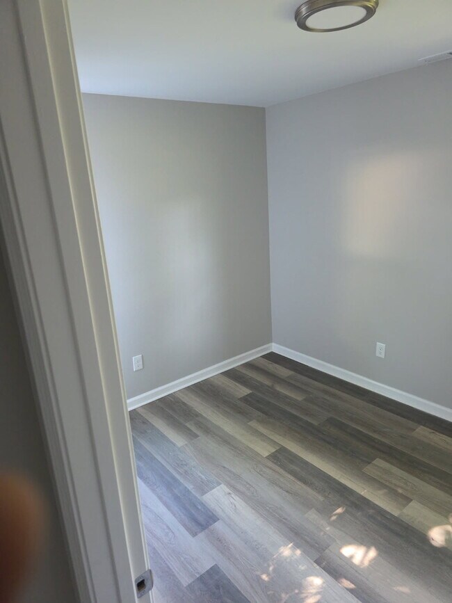 Building Photo - 5510 Halstead Ave