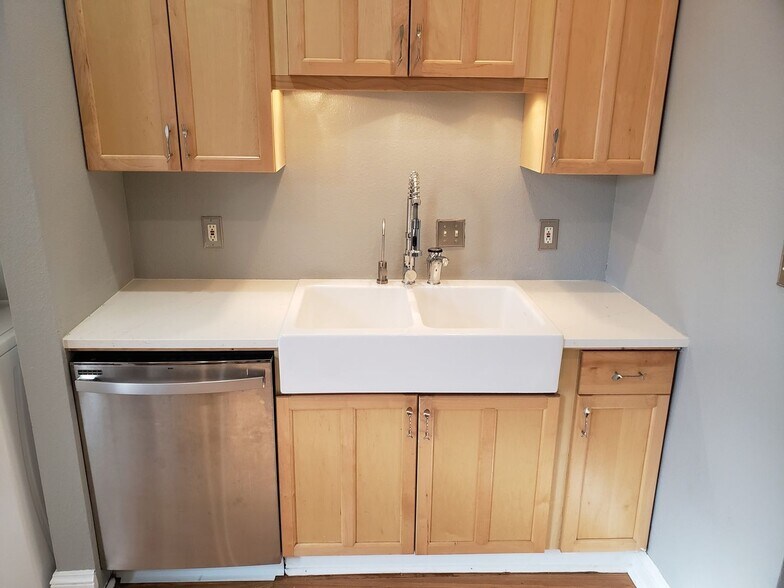 Building Photo - 2755 Lafayette St