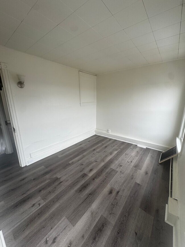 Building Photo - Beautifully Remodeled 4-bedroom Home located in Allentown