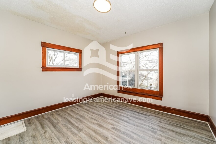 Building Photo - 913 Bedford Ave SW