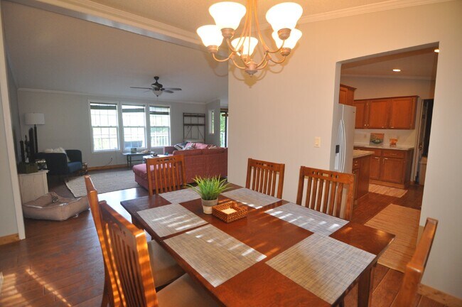 Building Photo - Furnished - Water and Electricity AVL - In...