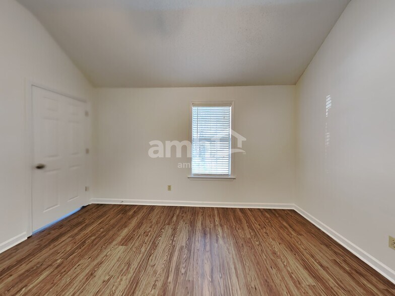 Building Photo - 821 Rain Dance Way