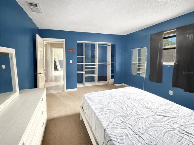 Building Photo - 257 S Fairbairn Dr