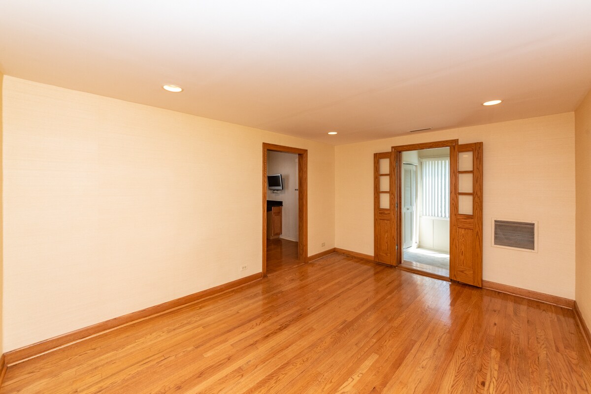 Building Photo - 3415 N Elaine Pl