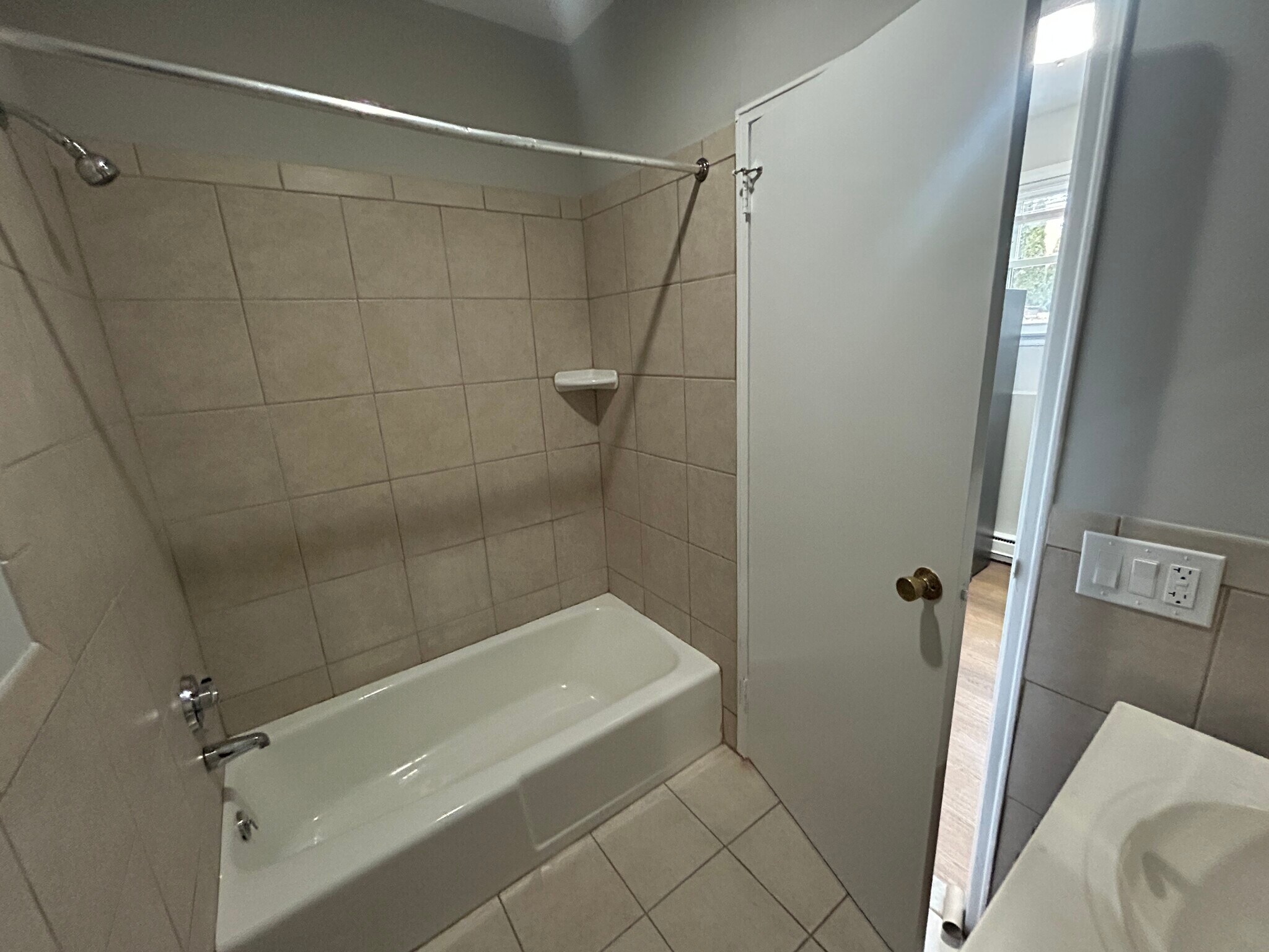 Building Photo - 693 Washington St