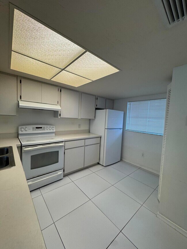 Building Photo - 1803 Palm Beach Trace Dr
