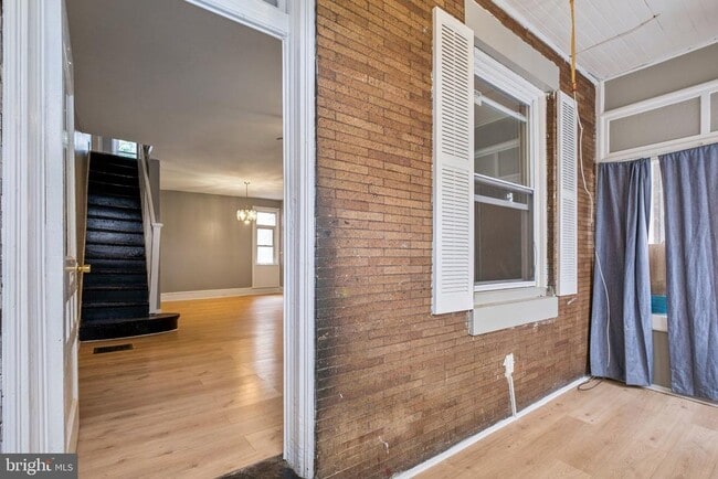 Building Photo - 518 N Wanamaker St