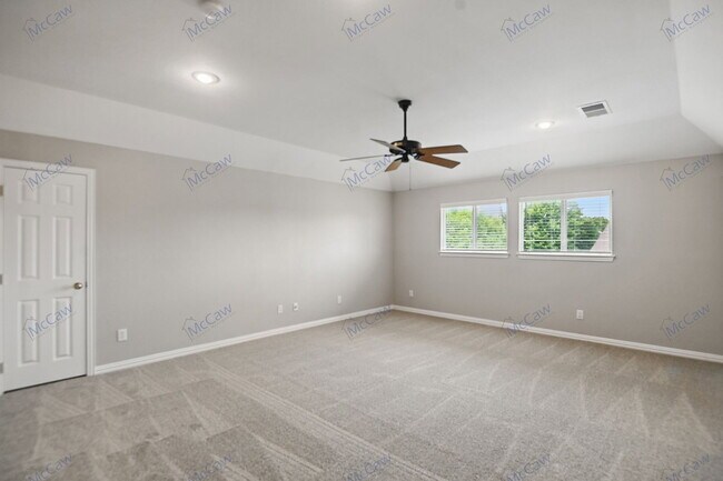 Building Photo - 1210 Surrey Ln