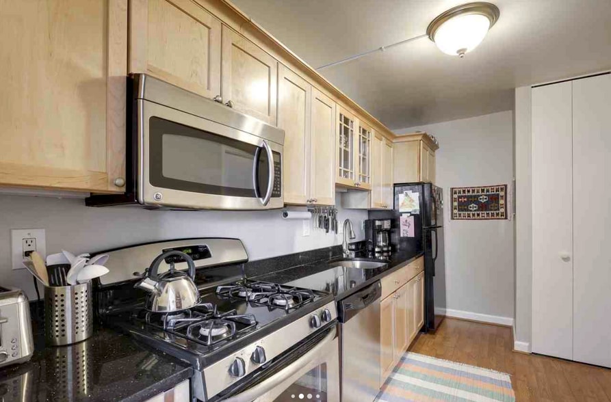 Gas stove! - 4515 Willard Ave