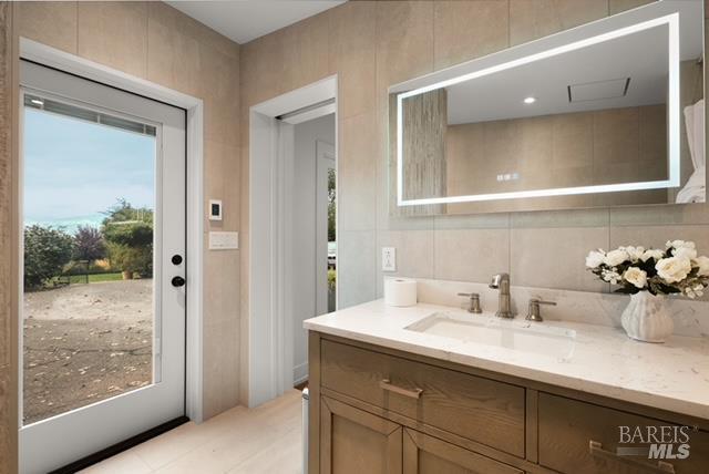 Building Photo - 1244 N Fitch Mountain Rd