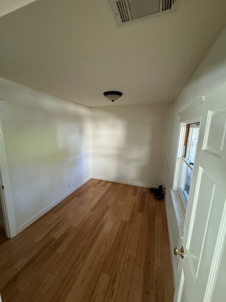 Building Photo - 482 W Hammond St