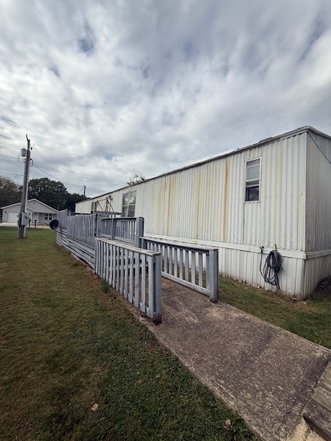 Building Photo - 728 Pearl Dr