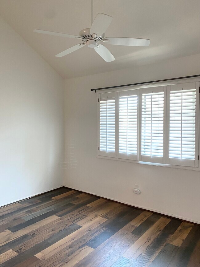 currently unfurnished bedroom - 883 Magnolia Ave