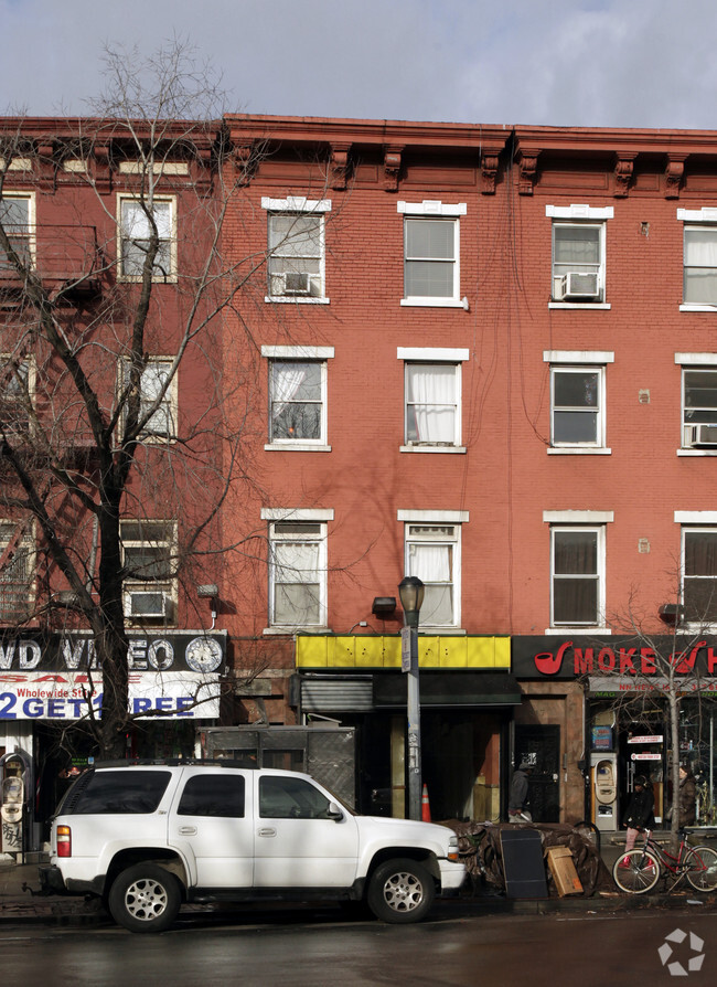 Building Photo - 315-321 Sixth Avenue