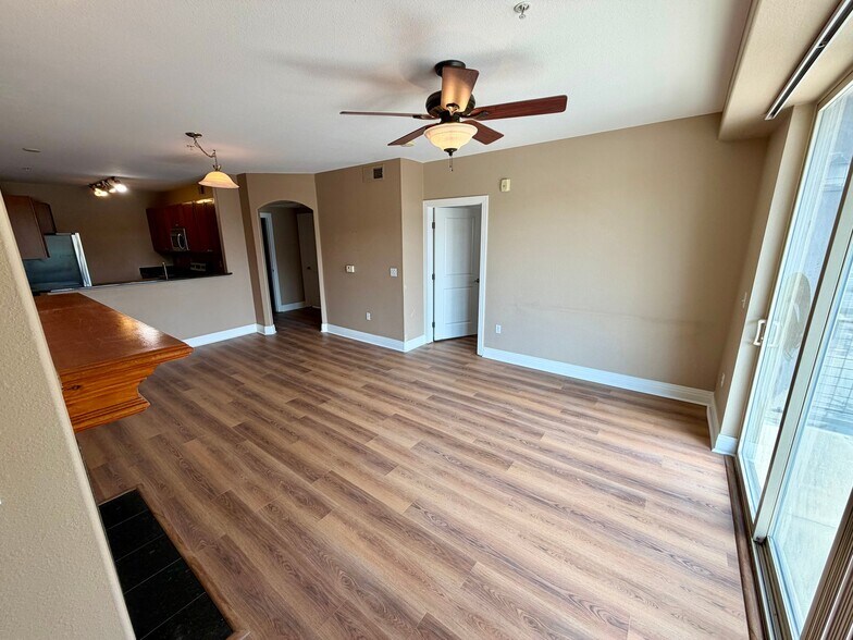 Building Photo - 9039 E Panorama Cir