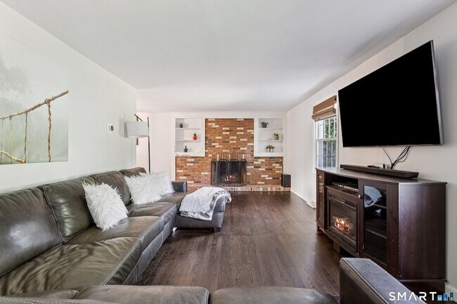 Building Photo - 111 Mill Hill Rd