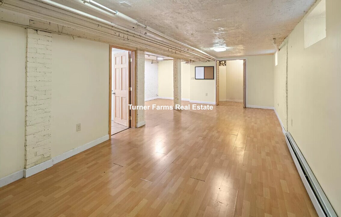Building Photo - 65 Pleasant St