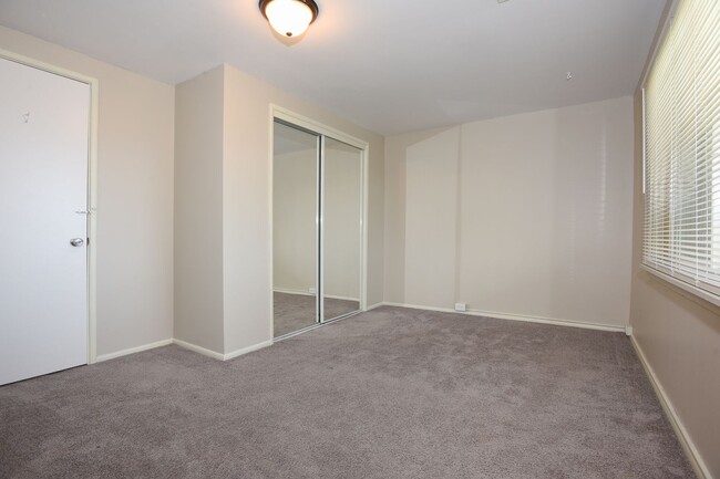 Building Photo - Spacious and Updated 4 Bedroom with Stunni...