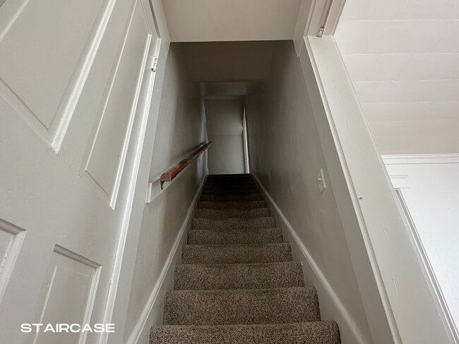 Building Photo - 1904