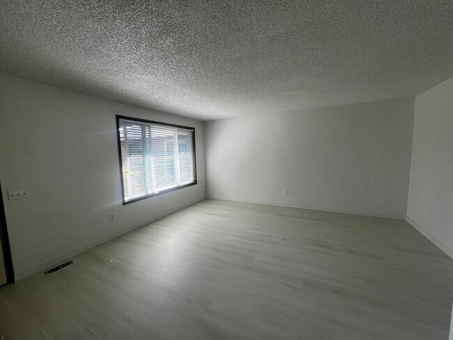 Building Photo - 507 Forest Cir