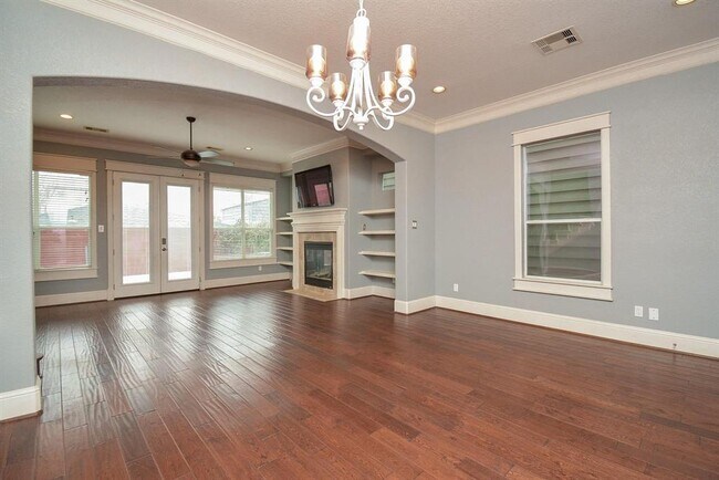 Building Photo - 1205 Aurora St