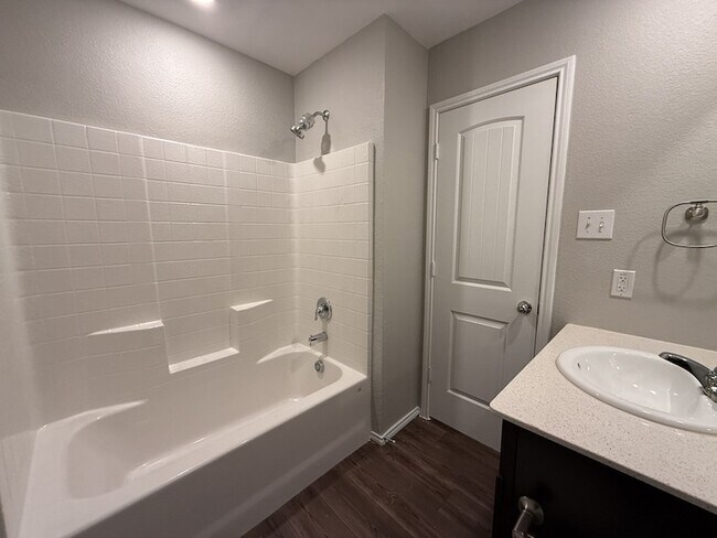 Building Photo - 413 Everglades St