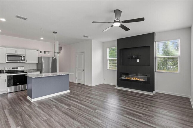 Building Photo - 595 Magnolia Cir