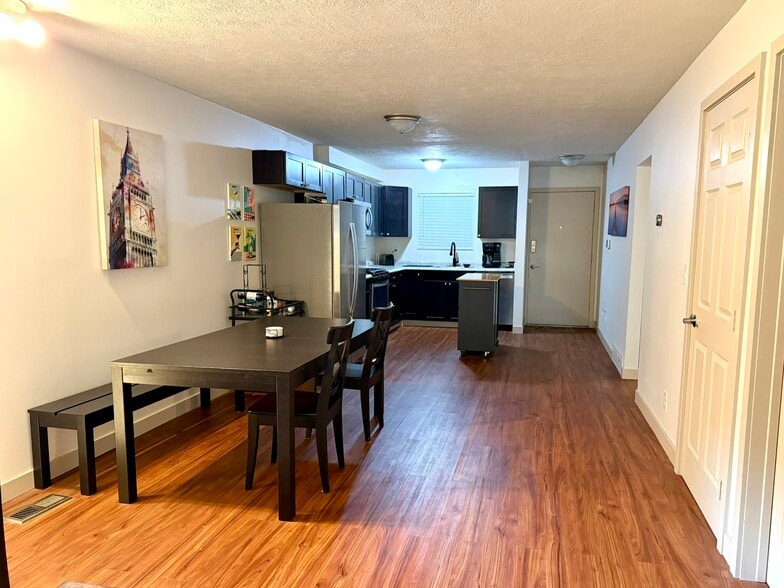 Building Photo - 249 S 700 E