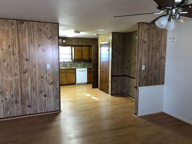 Building Photo - 109 Broadmoor Dr