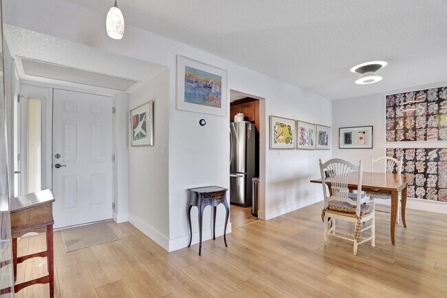 Building Photo - 2850 Carambola Cir S