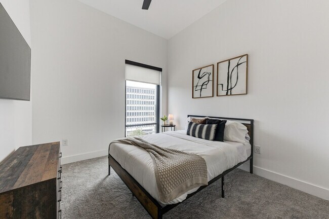 Building Photo - 1075 Peachtree Rd