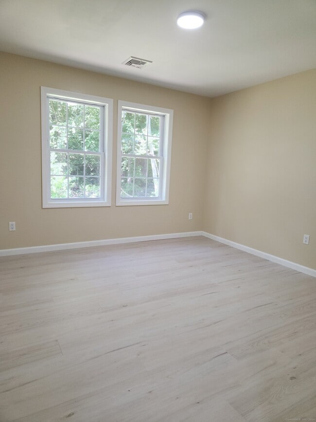 Building Photo - 1642 Highland Ave