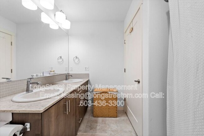 Building Photo - 17137 SW Appledale Rd