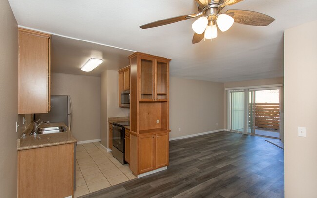 Building Photo - Sleek and Stylish 2 Bedroom Condo in Encin...