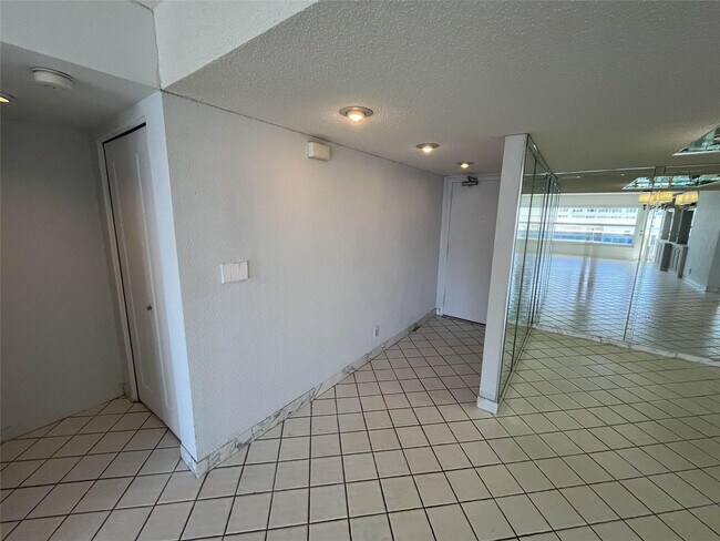 Building Photo - 3500 Galt Ocean Dr