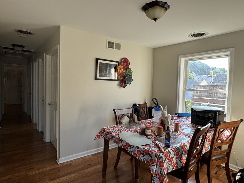 Building Photo - 70 Chadwick St