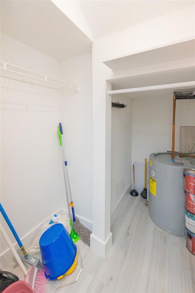 Building Photo - 50 Desford Ln