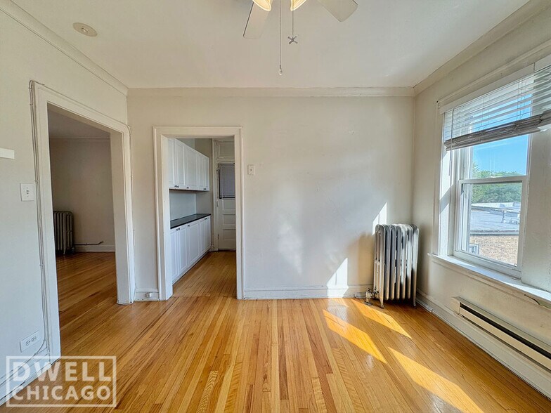 Building Photo - 4208 N Clark St