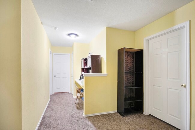 Building Photo - 2122 Mallorca Dr