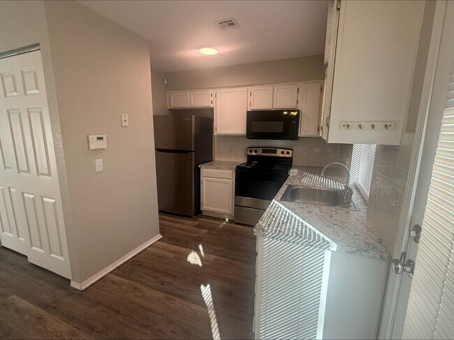 Building Photo - 5303 E 32nd Pl