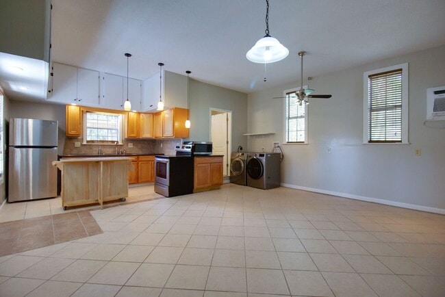 Building Photo - Waterfront on the Bay