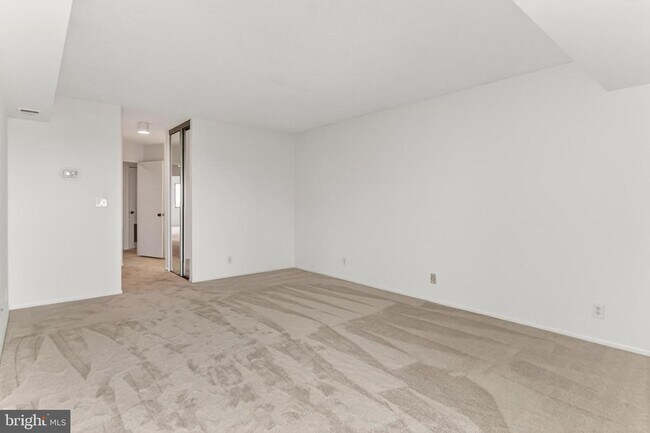 Building Photo - 5903 Mt Eagle Dr