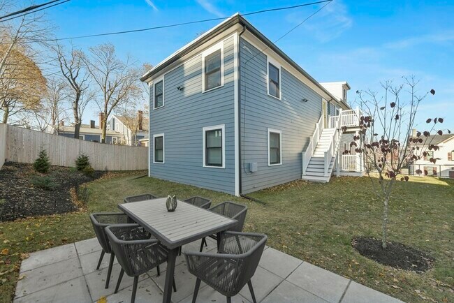 Building Photo - 17 Akron St