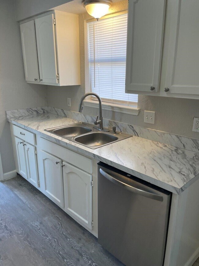 Building Photo - 4914 Fairgreen Ln