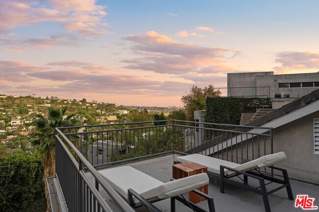 Building Photo - 2333 Vasanta Way