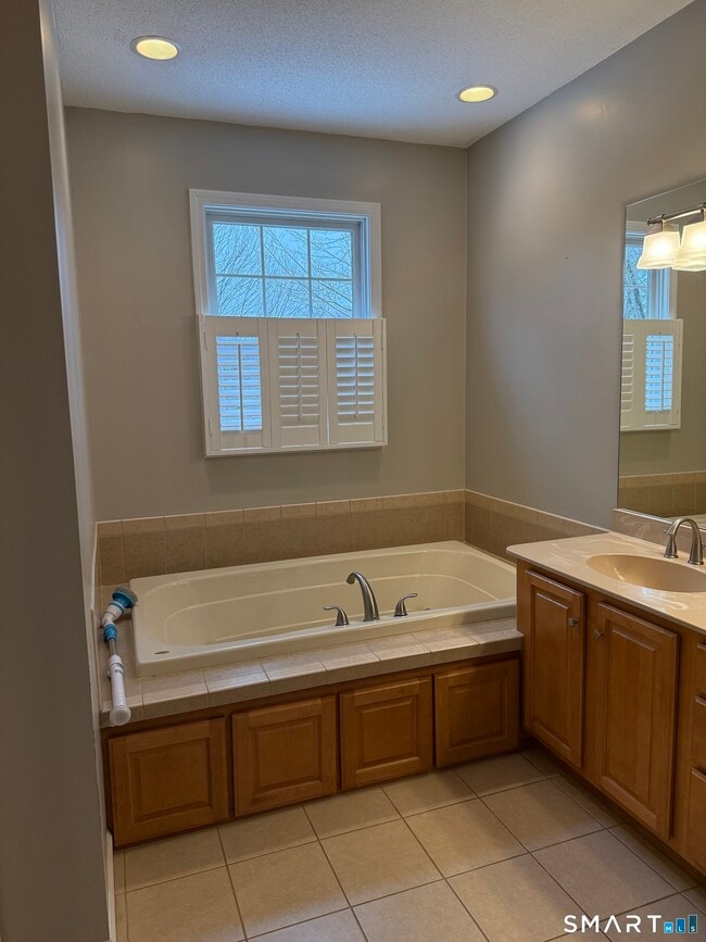 Building Photo - 104 Valley View Rd