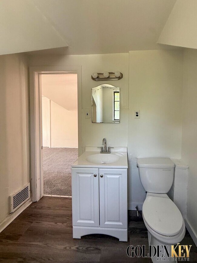 Building Photo - Updated large 3 bed/1.5 bath Westside Home!